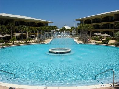 Santa Rosa Beach Vacation Condo Sleeps Ten Guests.
